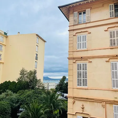 Le Zeus - St Henri Seafront Unique 2bedrooms