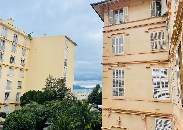 Le Zeus - St Henri Seafront Unique 2bedrooms